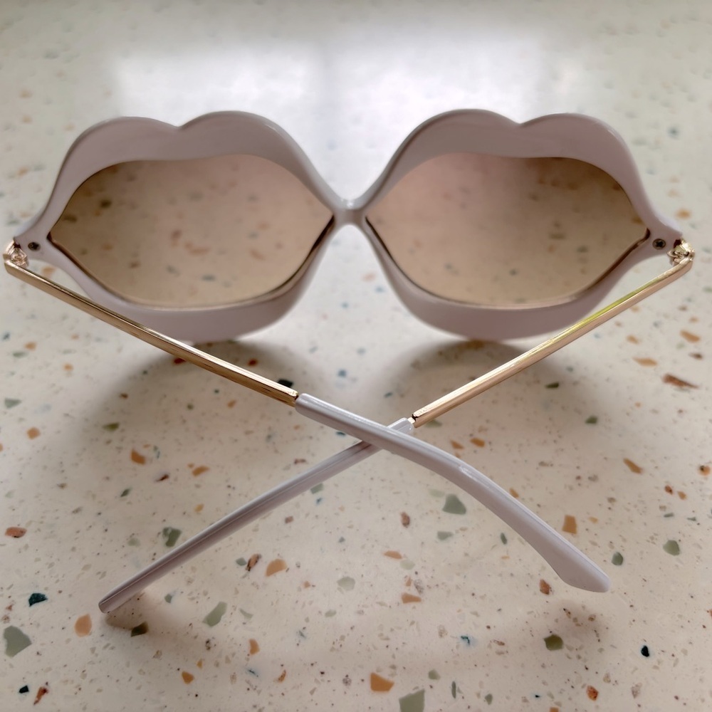 Lips Kiss Sunglasses in White and Gold - Picture 6 of 8